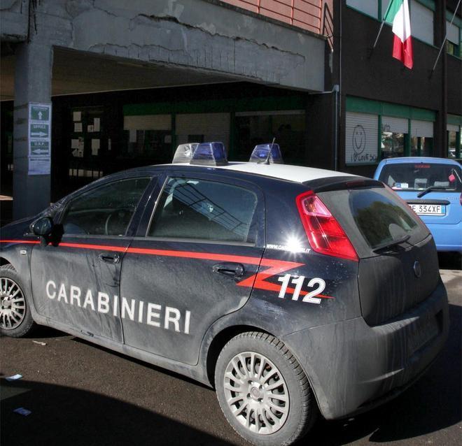Spaccia davanti alla scuola, arrestato uno studente di 19 anni 
