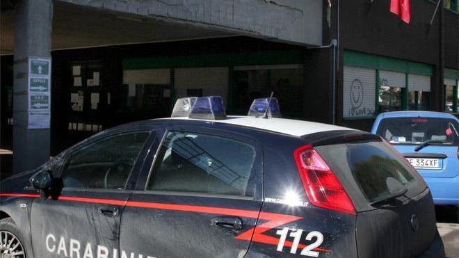 Spaccia davanti alla scuola, arrestato uno studente di 19 anni