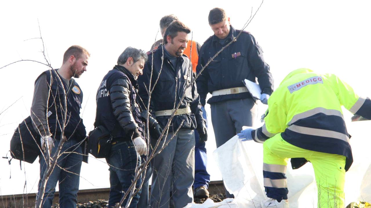 Ragazza si uccide gettandosi sotto al treno