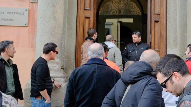 Porto, protestano davanti all’Authority i lavoratori dell’ex Agelp