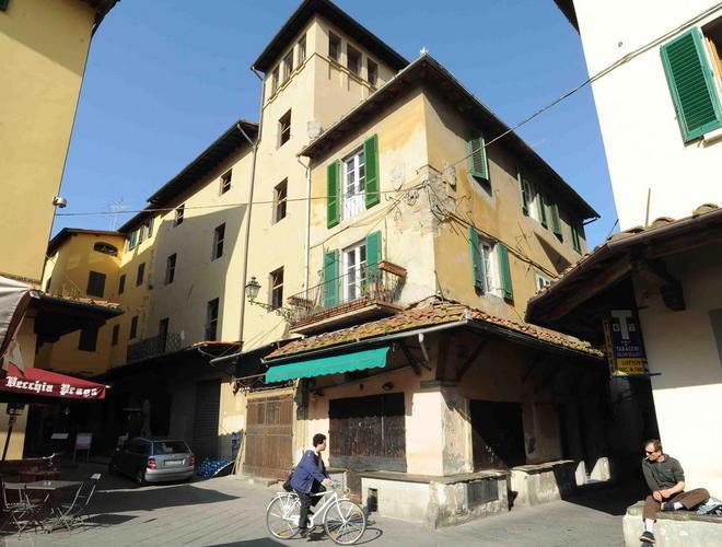 Moka J-Enne, Savigni e Giuntini sulla Sala 
