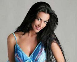 Dal set con Gabriel Garko la sexy star Visconti