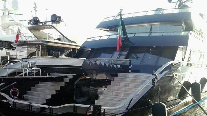 Ingresso senza problemi per il Main, maxi yacht di Armani