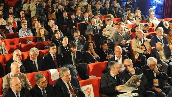 Anche la Camusso a sorpresa sul palco