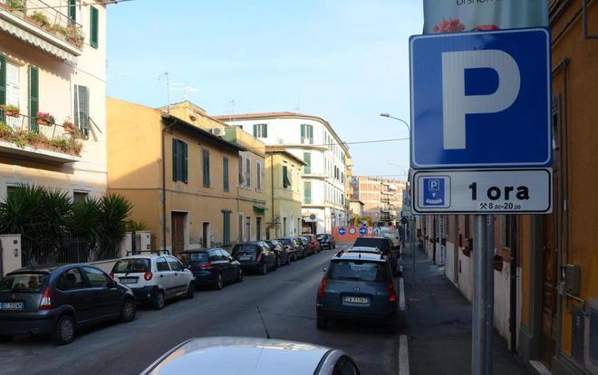 «Qui ci abitano degli anziani serve un permesso per l’auto»