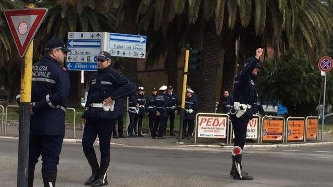 I vigili si allenano a dirigere il traffico