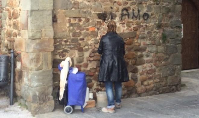 Il graffitaro ora pulirà i muri 