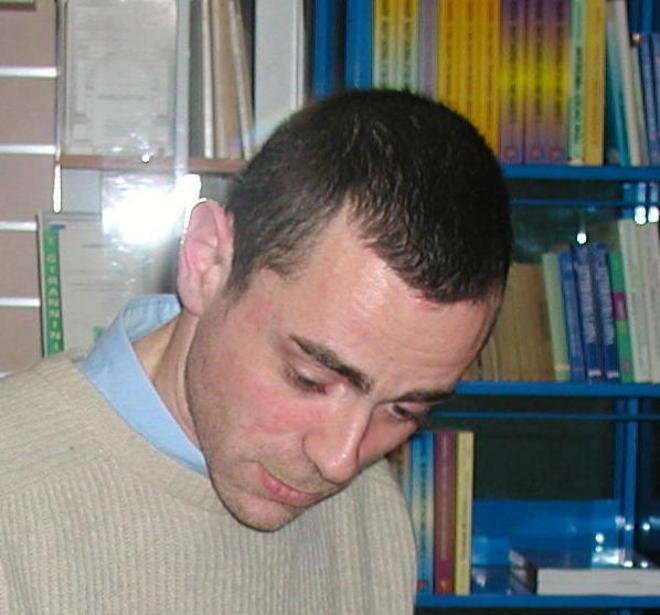 Scrittore locale in guerra con Mondadori per i diritti