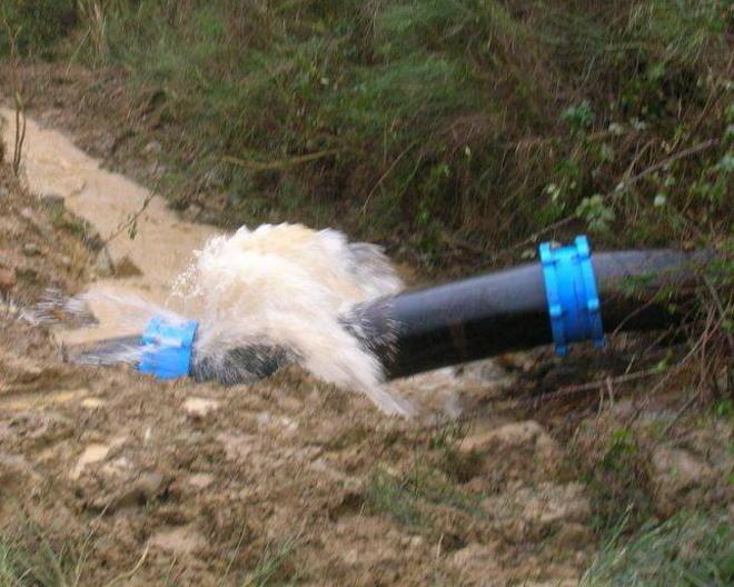 Si rompe la conduttura dell’acquedotto, rubinetti a rischio black out 
