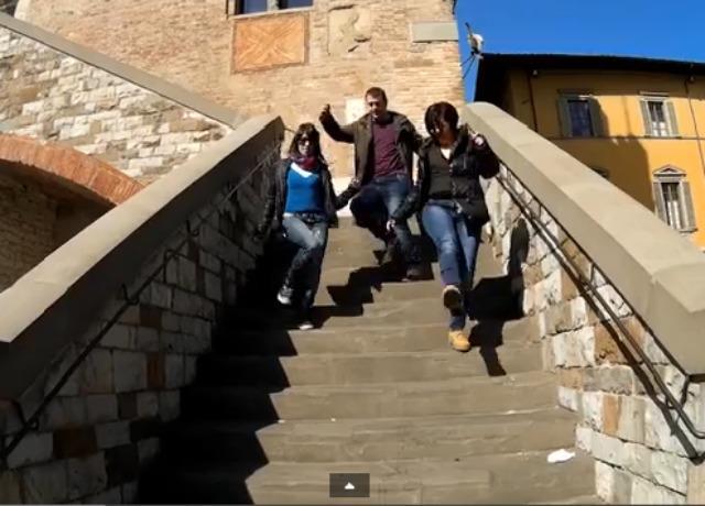 Scoppia la “happymania” in tutta Prato, i pratesi felici ballano nei luoghi simbolo 
