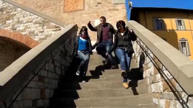 Scoppia la “happymania” in tutta Prato, i pratesi felici ballano nei luoghi simbolo