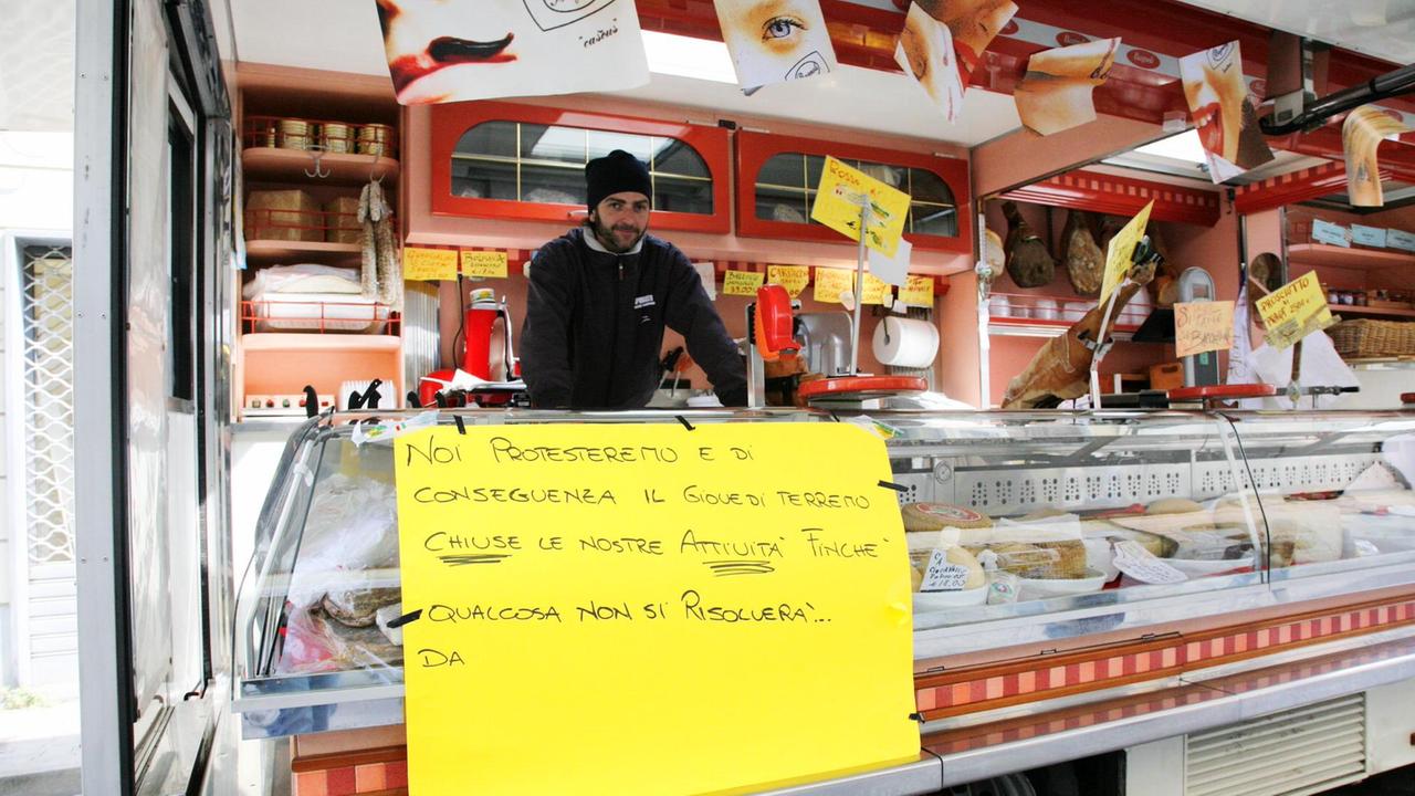 Ambulanti contro Coldiretti: «Il mercato del martedì ci danneggia»