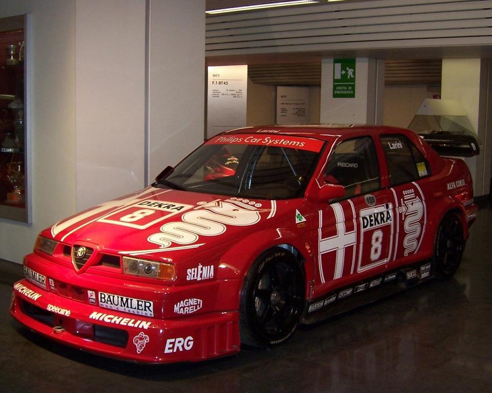 Sfilano le Alfa Romeo che hanno fatto la storia 
