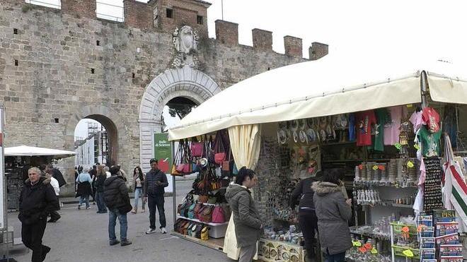 Sei mesi dopo, tornano le bancarelle