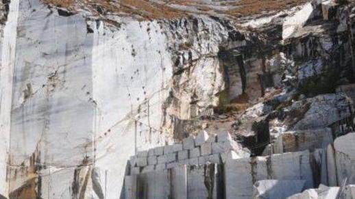 I sindaci apuani favorevoli allo stop di sole tre cave