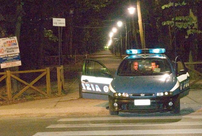 Muore a 66 anni in auto a due passi dalla Pineta 