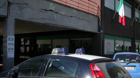 Spaccia davanti alla scuola arrestato uno studente
