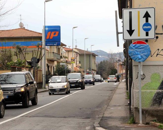 Via di Salviano, torna il senso unico. Ma i comitati non ci stanno 