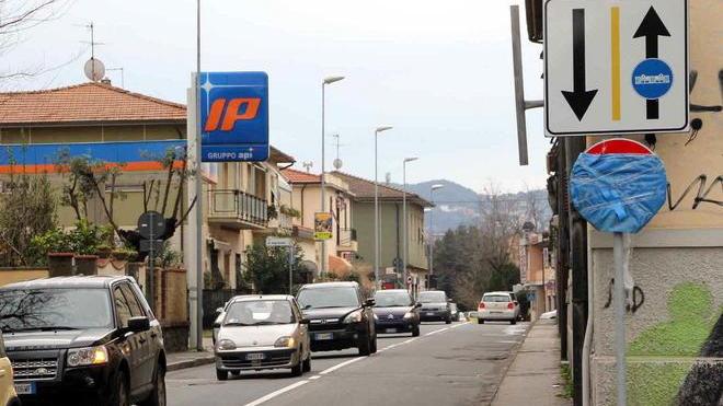 Via di Salviano, torna il senso unico. Ma i comitati non ci stanno