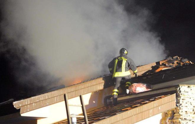 Villetta semidistrutta da un incendio a San Vincenzo 