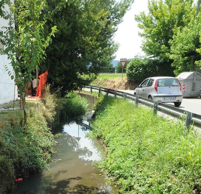 Disoccupati al lavoro per risistemare fossi e canali rovinati