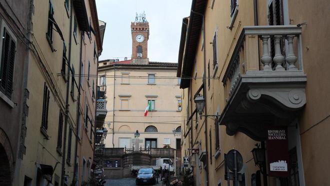 Crepe dentro il palazzo comunale avviato un monitoraggio urgente 
