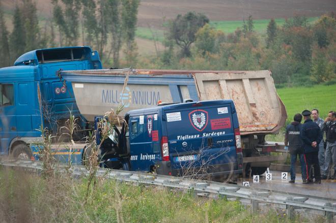 Sei milioni di euro il bottino della rapina al portavalori sulla 131: pensioni e stipendi per statali - FOTO 1 - FOTO 2 - VIDEO 