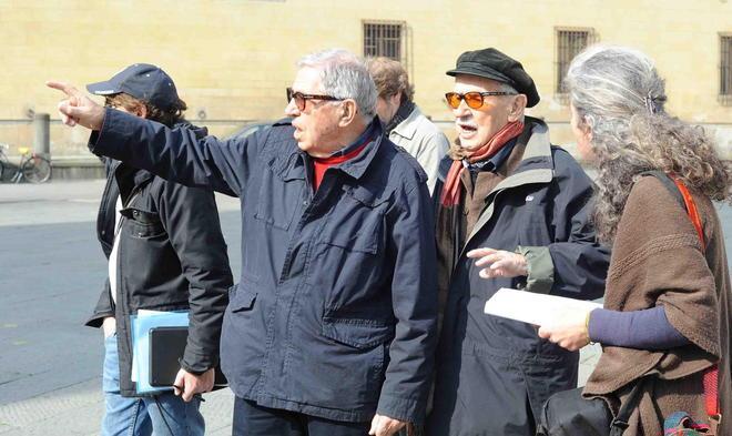I registi Paolo e Vittorio Taviani al lavoro in piazza del Duomo 