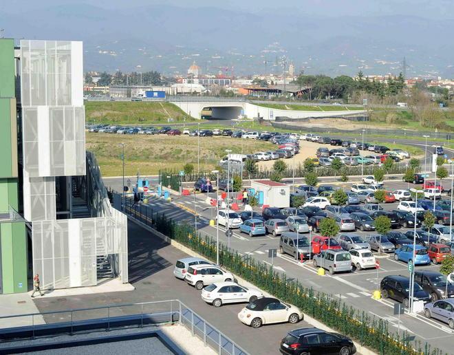 Caos parcheggio, pagano anche i lavoratori coop 