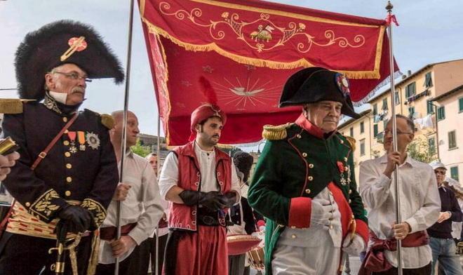 Estate nel segno di Napoleone con un omaggio non riverente