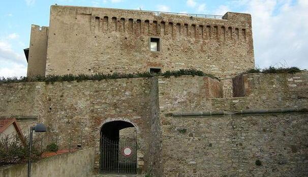 La scenografia del Castello per Albert Camus
