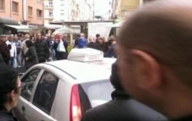 Riconosce la donna che lo ha derubato