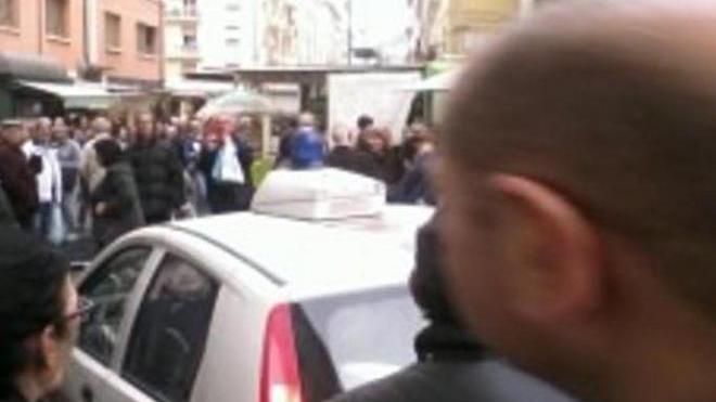 Riconosce la donna che lo ha derubato