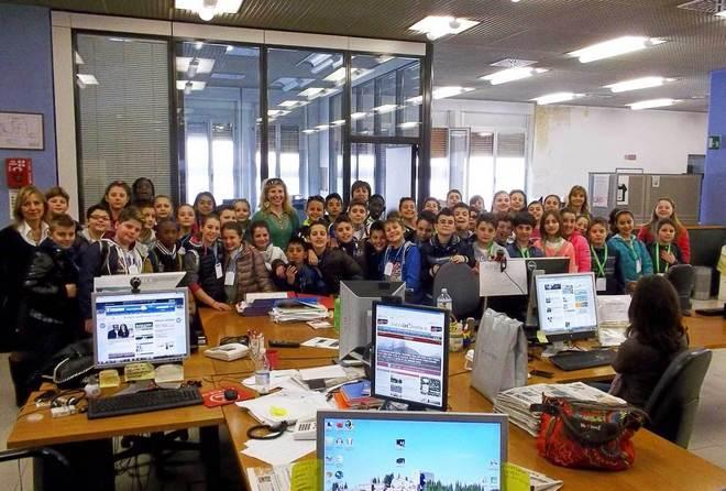 Cinquanta bambini di S. Croce in visita alla sede del Tirreno