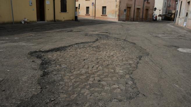 L’antica strada di via Carmine sparisce sotto l’asfalto