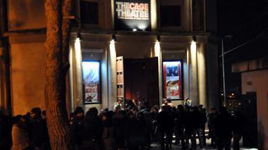 Vandali al Teatrino, forate le gomme delle auto nel parcheggio