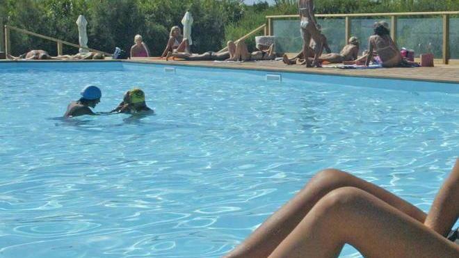 La piscina dei bagni Sama è abusiva: ora deve essere demolita