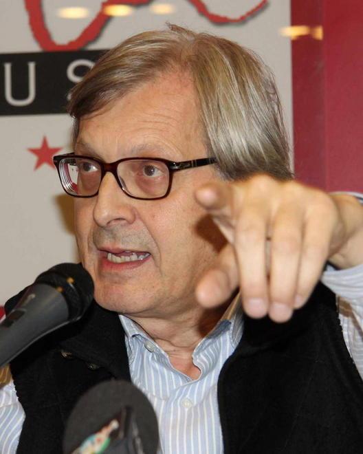 Sgarbi torna a Prato e fa il testimonial della “Città Forte” 