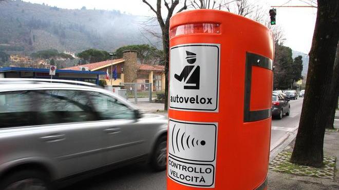 Autovelox “arancioni”: la multa resta in agguato