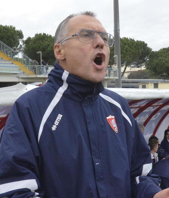 Ribaltone Pisa: esonerato Ciccio Cozza 