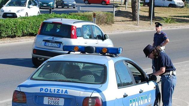 Fermato dalla polizia con un machete nella macchina