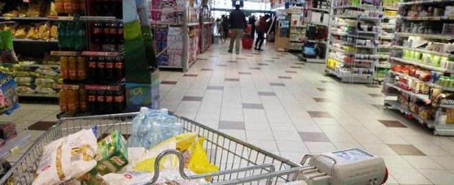 Ruba ostriche e gamberi alla Coop ma viene arrestata
