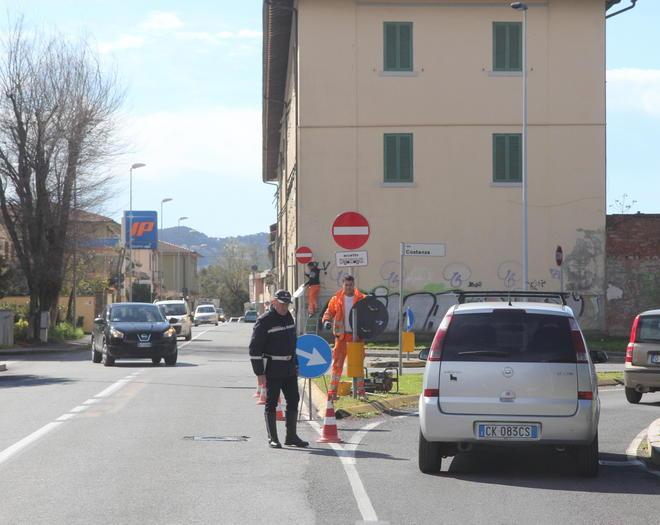 In via di Salviano è tornato il senso unico (nonostante le proteste) 