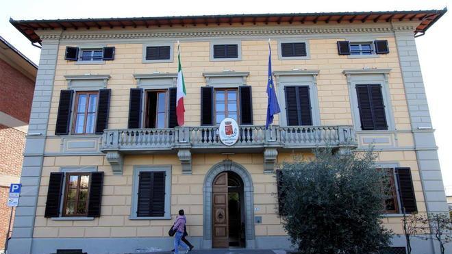 Intascava i soldi delle multe: licenziato dipendente comunale