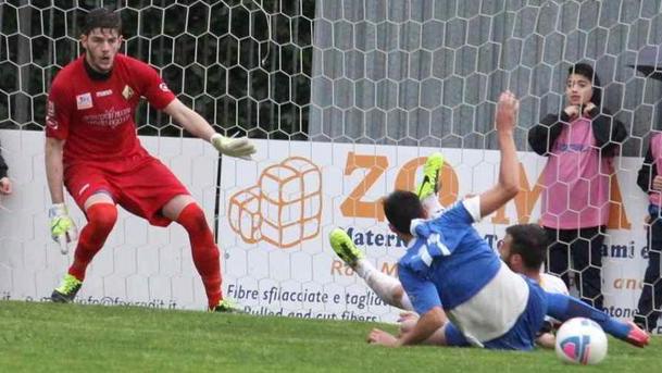 Tre espulsi del Prato e tre gol del Lecce