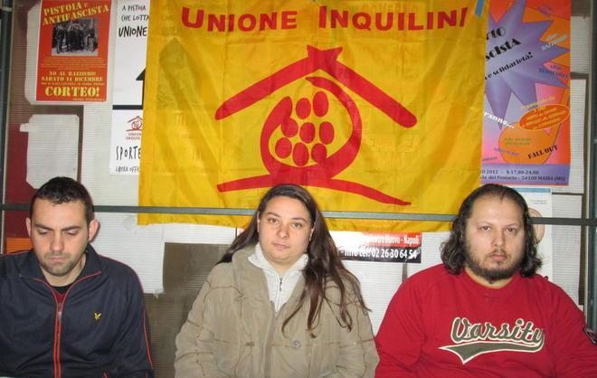 Senza casa né lavoro, mamma e figlio dormono in auto 