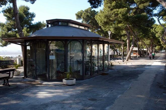 Rubano gelati e bibite dal chiosco davanti al carcere 