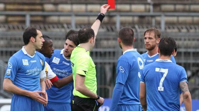 Il giudice corregge l’arbitro e squalifica il calciatore giusto
