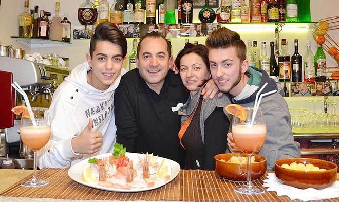 Il Bel Paese festeggia la tappa con un’apericena che sa di mare