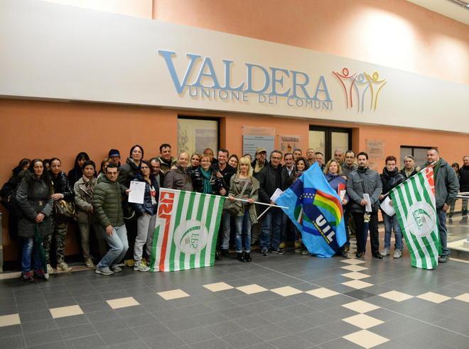 In settanta “invadono” la sede dell’Unione 